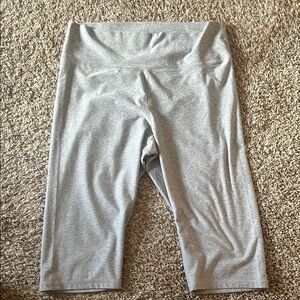 Old Navy Gray Capri Pants Stretchy Athletic Fit